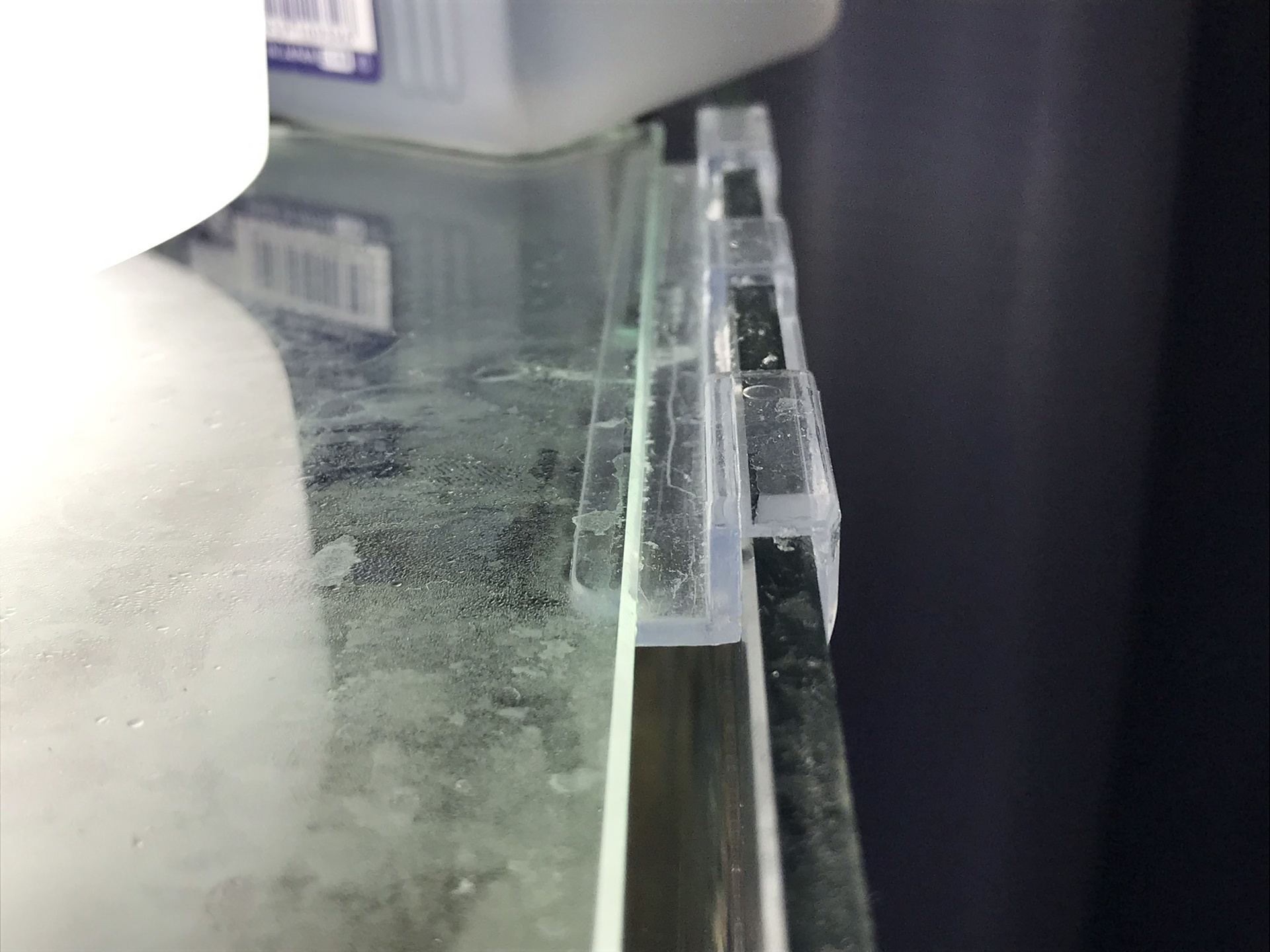 ガラス水槽にフタ受けのフランジを自作しました 地震 蒸発の対策として 松崎水槽日記
